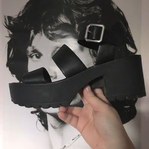 black chunky platform heel madden girl sandals